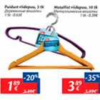 Puidust riidepuu, 3 tk; Metallist riidepuu, 10 tk